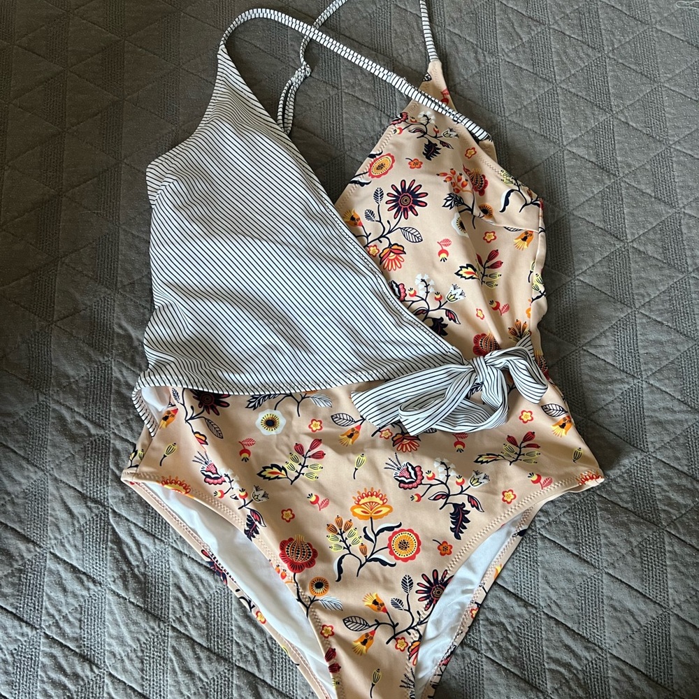 Cupshe wrap one piece - sz XL